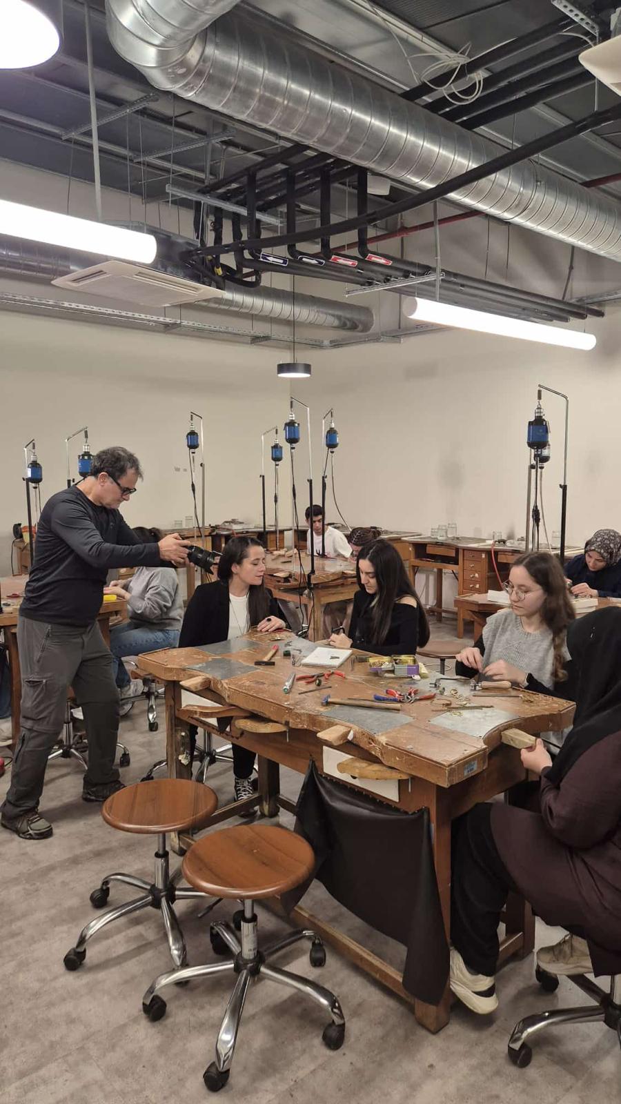 Öğr. Gör. Bilge YILMAZ-TRT Çekim 3.jpeg (181 KB)